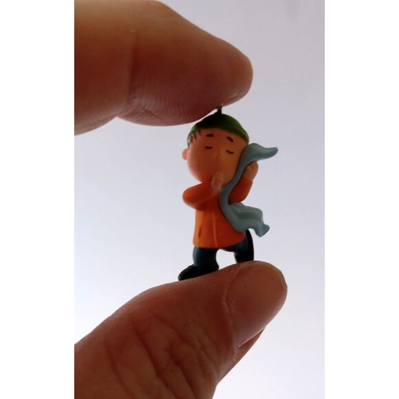 NIB 2020 Hallmark Keepsake Linus Peanuts Gang Miniature Christmas Ornament - Picture 7 of 11